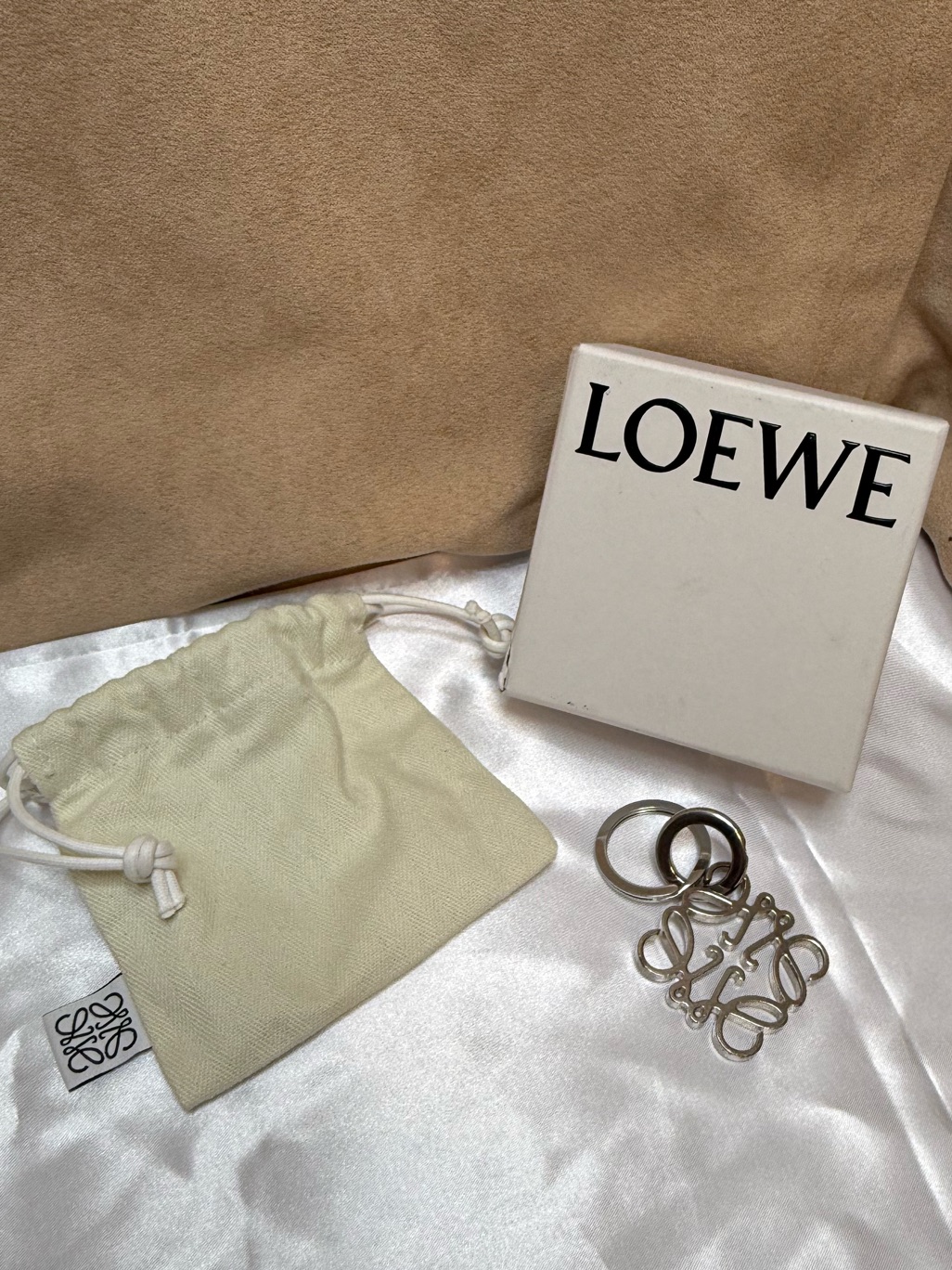 Loewe Silver Anagram Keyring Set In Cream Pouch